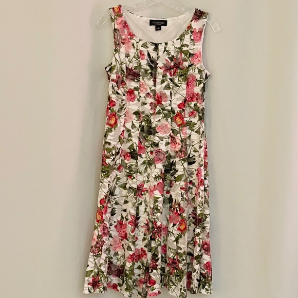 Perceptions Dresses & Skirts - Perceptions Sleeveless Floral Dress